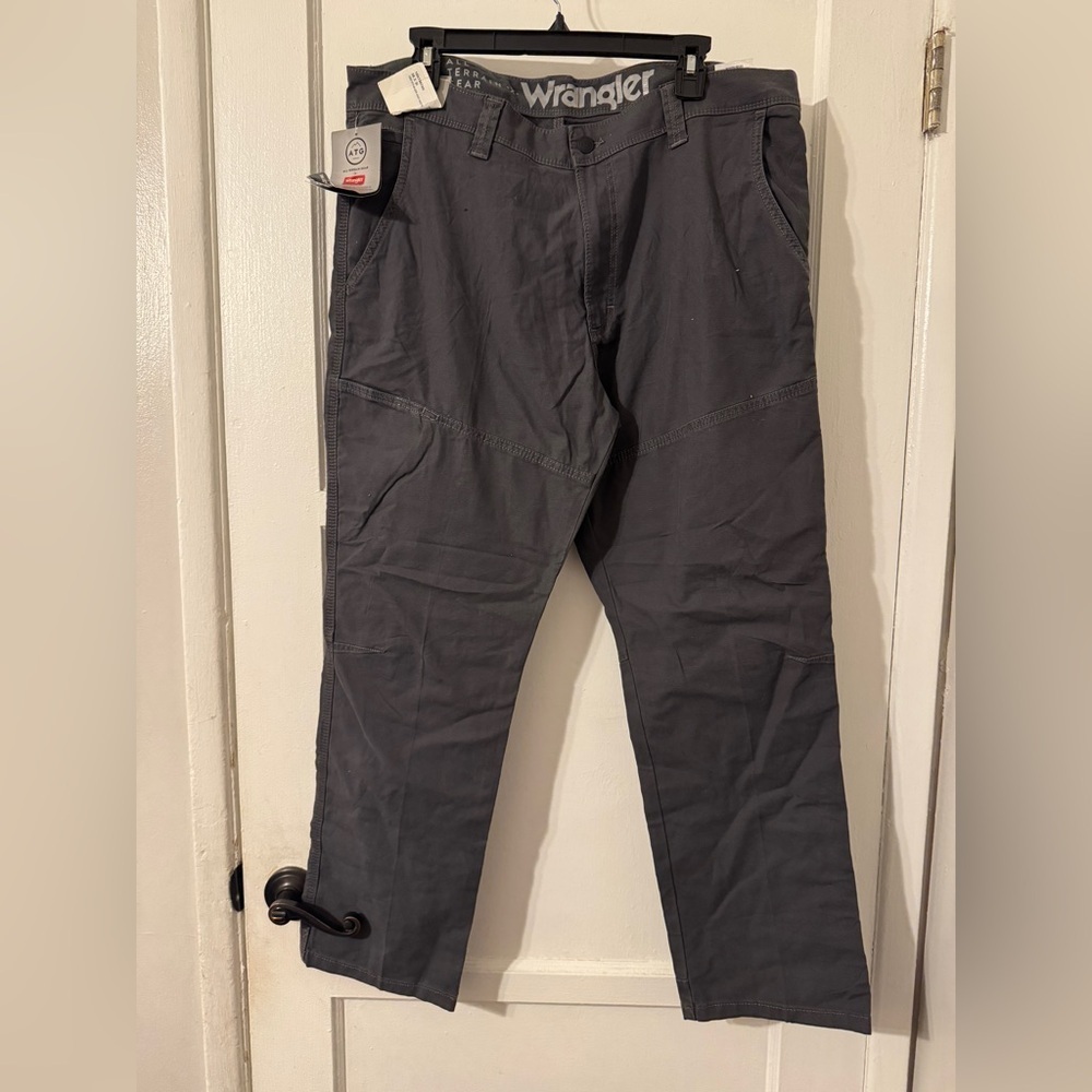 Wrangler 38x30 Men cargo grey pants NWT